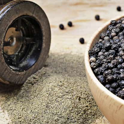 ground black pepper