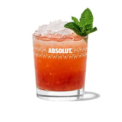 Southern Ginger in an Absolut rocks glass with crushed ice and a mint sprig on white background